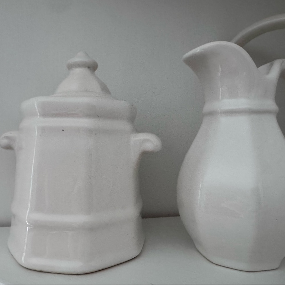 Pfaltzgraff Heritage White cream and sugar set